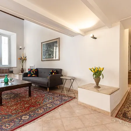 Amazing Historical - Jewish Ghetto Apartment